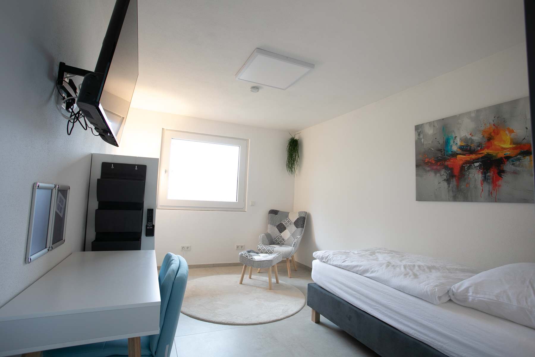 Einzelzimmer mit Bad-/WC-Bereich auf der Etage - Bild 1