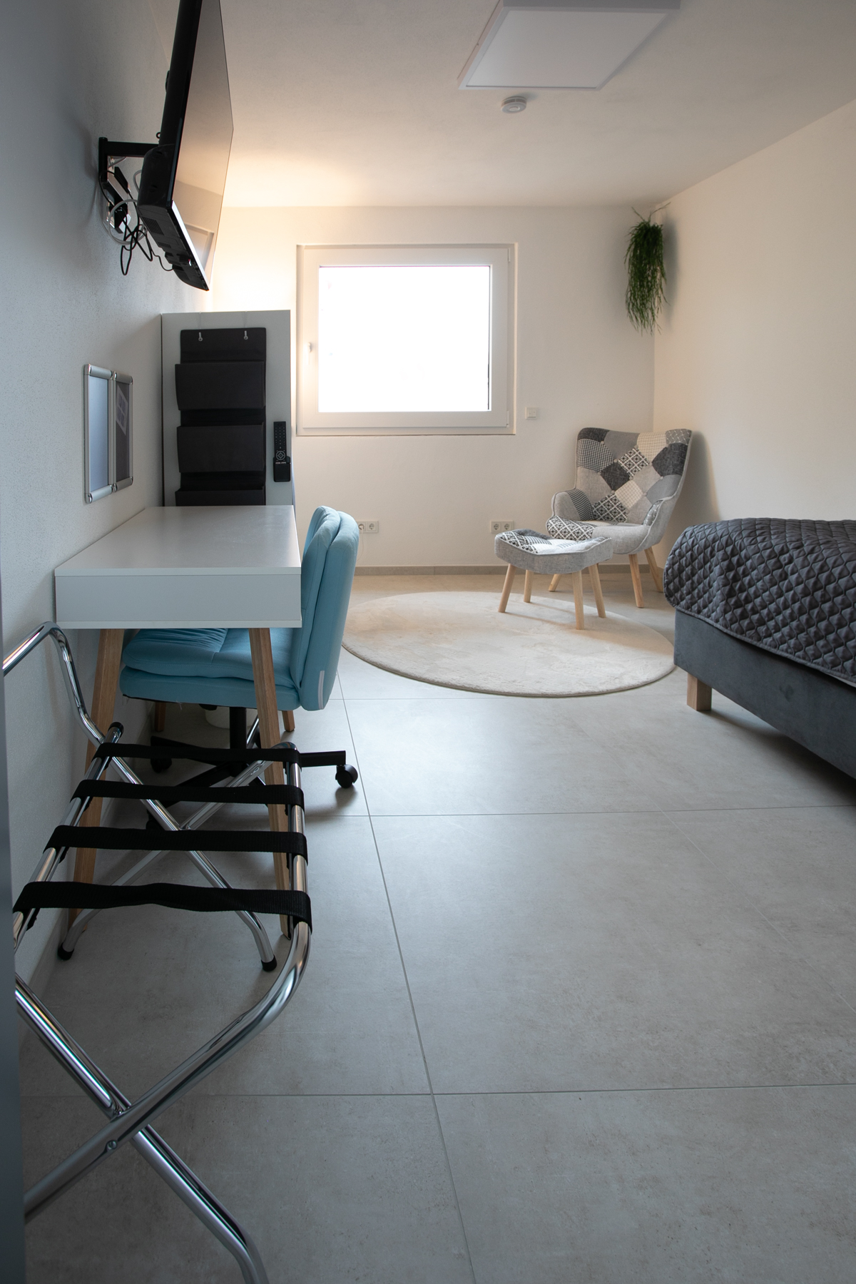 Einzelzimmer mit Bad-/WC-Bereich auf der Etage - Bild 3